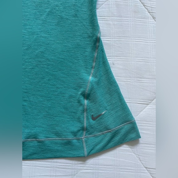 Nike Dri-Fit active tank - Picture 2 of 5